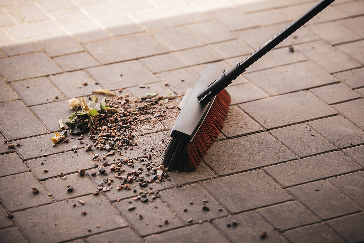 Fiskars Solid Allzweckbesen L